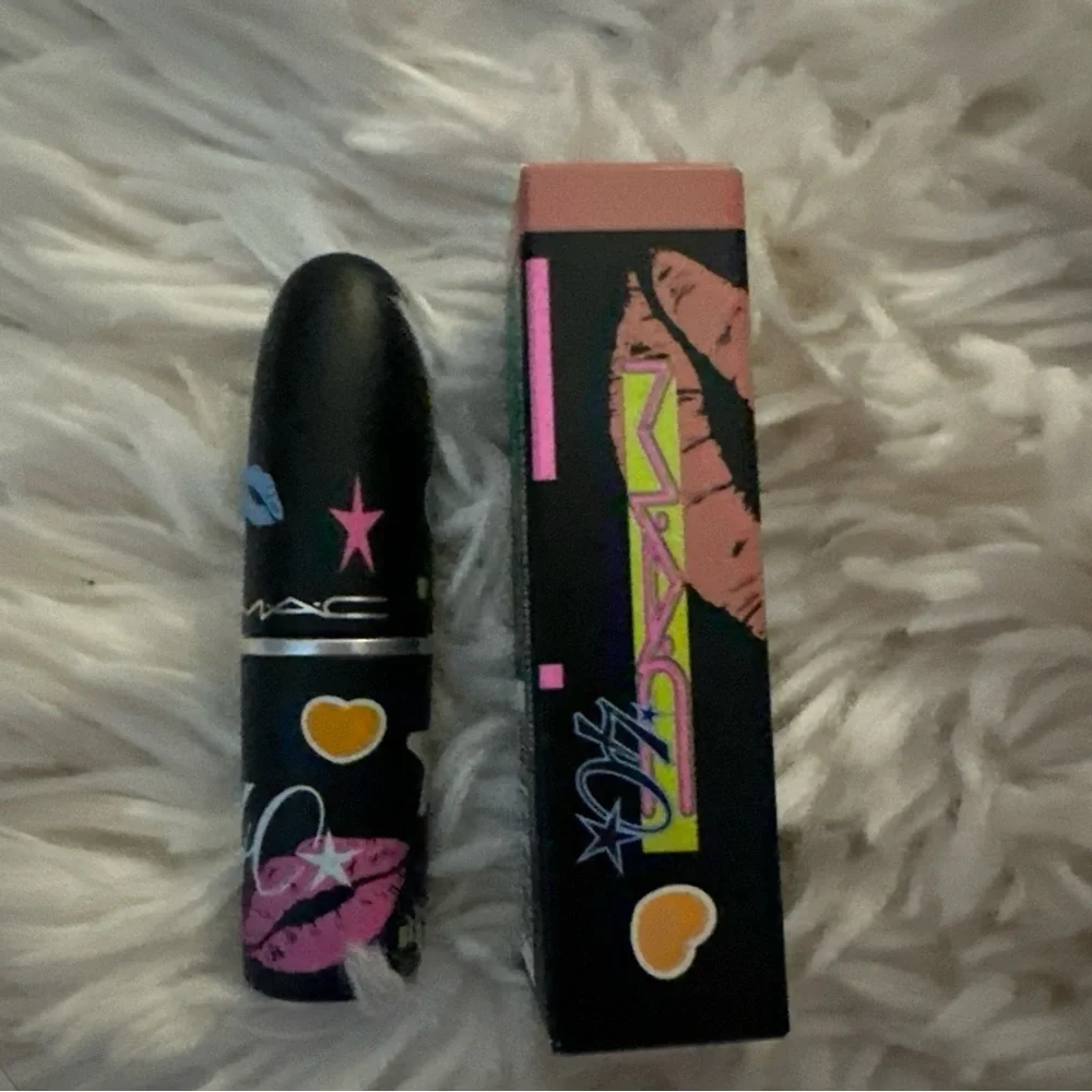 Rare / MAC Cosmetics 40 year’s anniversary Soft Beige Fleshpot Lipstick